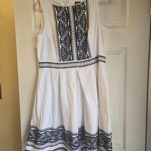 Taylor Elegant White and Black Garment